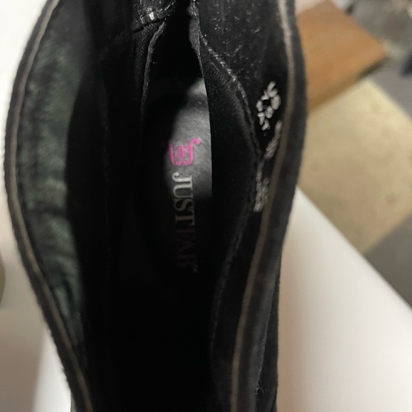 Woman’s booties by JustFab - Picture 4 of 7